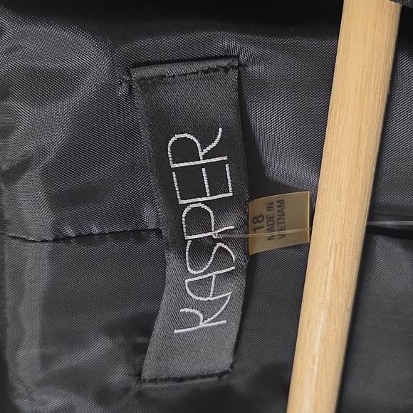 Kasper Women's Classic Black Suit Jacket - Picture 2 of 5